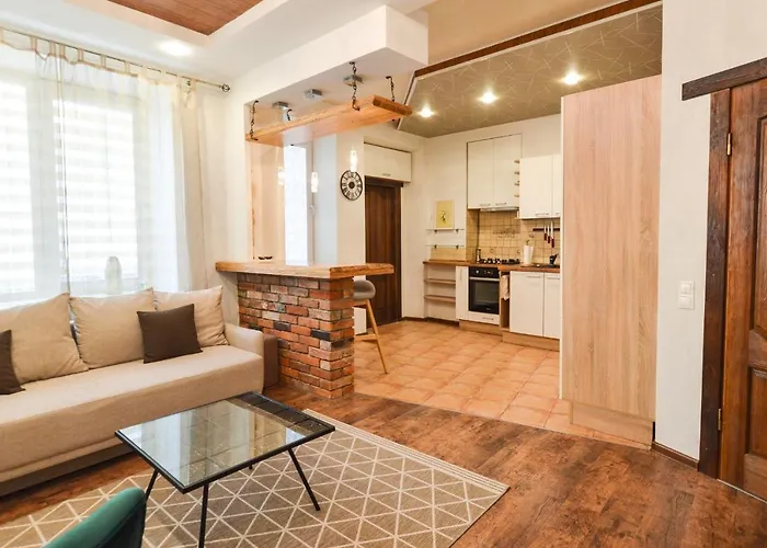 Courtyard Gallery With Free Parking *